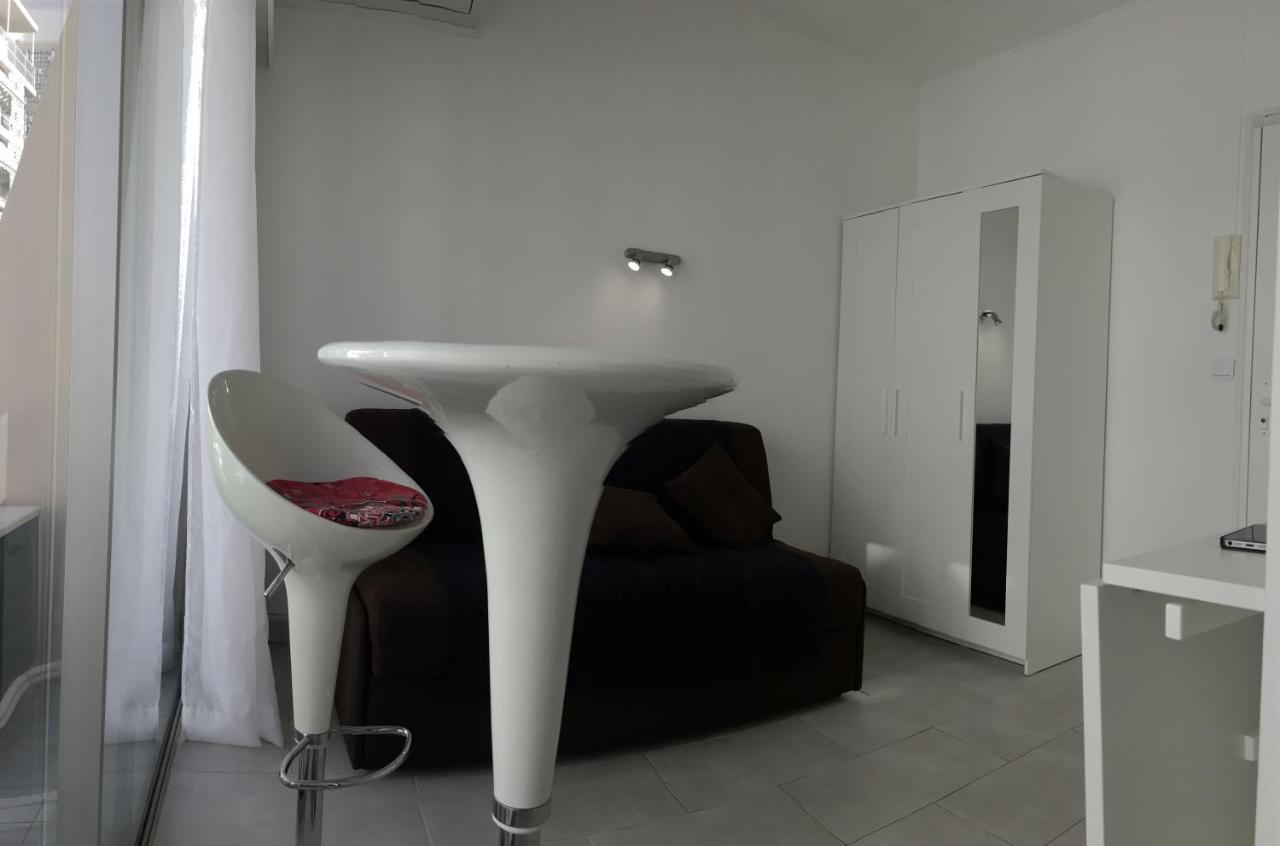 ニース Studio Carre D'Or Situe A 50 M De La Plageアパートホテル エクステリア 写真